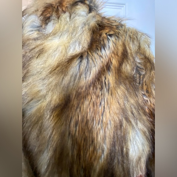 Faux Fox Fur Coat - Beautiful Coat Size 18-20 - Picture 4 of 6